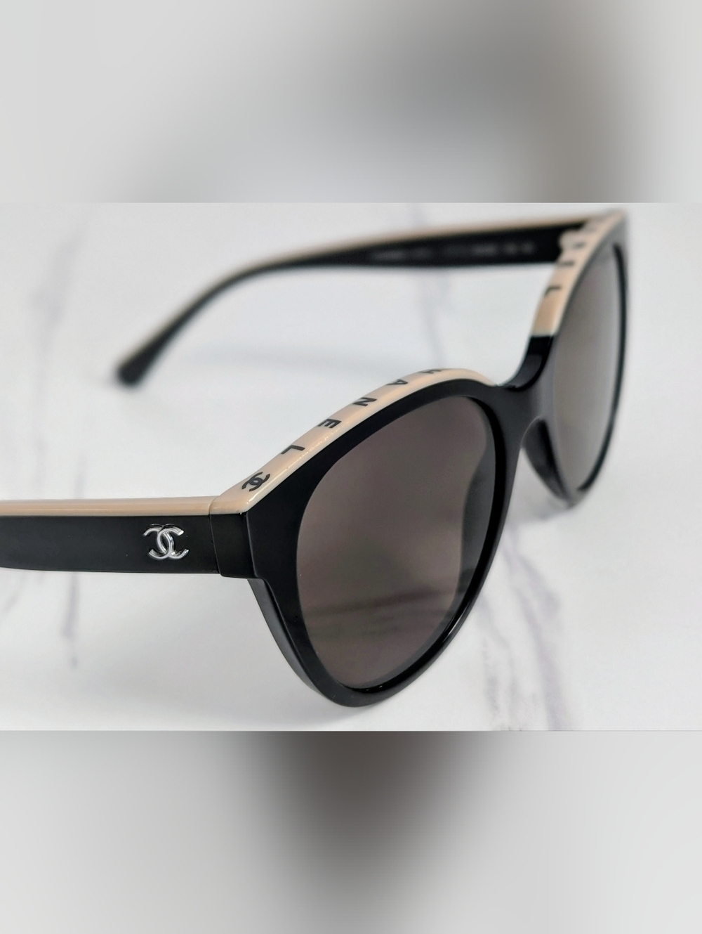 Chanel 5414 Cat Eye Sunglasses Black Cream Logo Italy Read Description - Picture 2 of 9